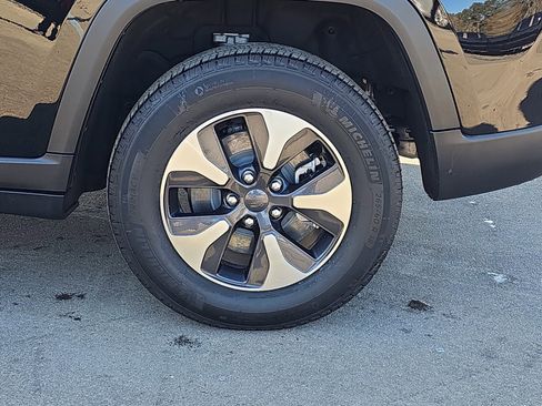 Used 2023 Jeep Grand Cherokee 4WD 4xe image 34