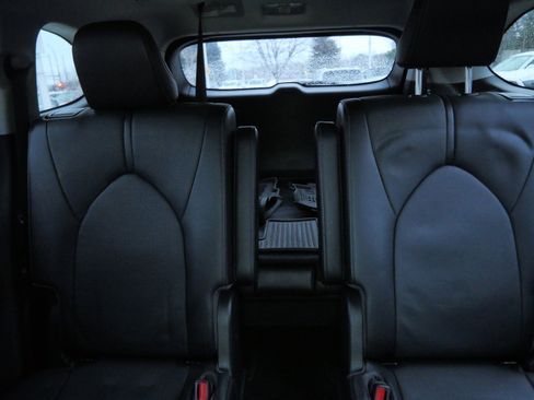 Used 2023 Toyota Highlander Limited image 14