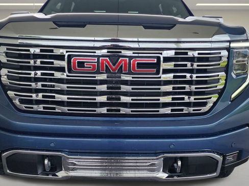Used 2024 GMC Sierra 1500 Denali w/ Technology Package AWD/4WD image 3