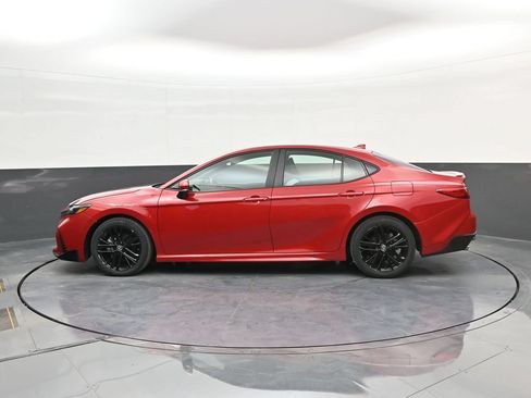 Used 2025 Toyota Camry SE FWD image 5