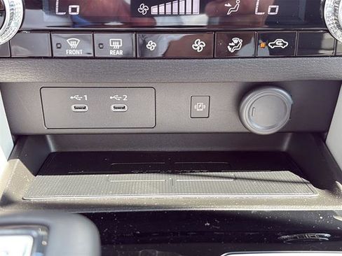 New 2025 Mitsubishi Outlander SE image 25