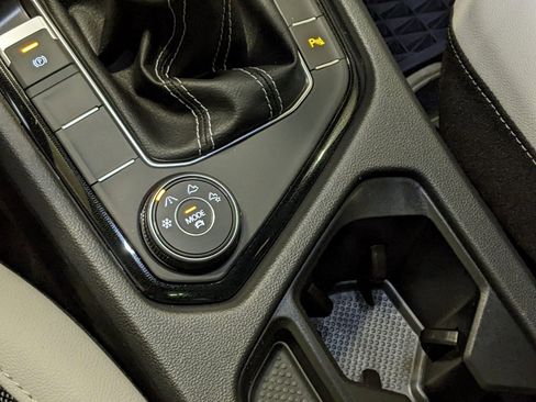 New 2025 Volkswagen Taos SE image 20