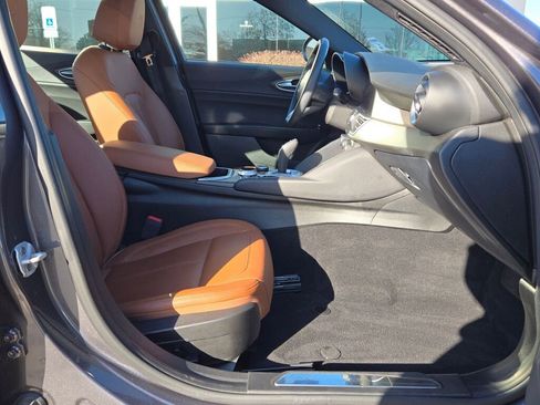 Used 2022 Alfa Romeo Giulia Ti image 5