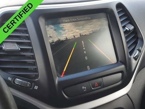 Used 2017 Jeep Cherokee Trailhawk w/ Comfort & Convenience Group AWD/4WD image 15