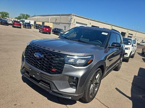 Used 2025 Ford Explorer ST AWD/4WD image 1