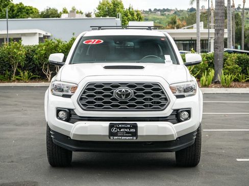 Used 2021 Toyota Tacoma TRD Sport w/ Technology Package AWD/4WD image 2