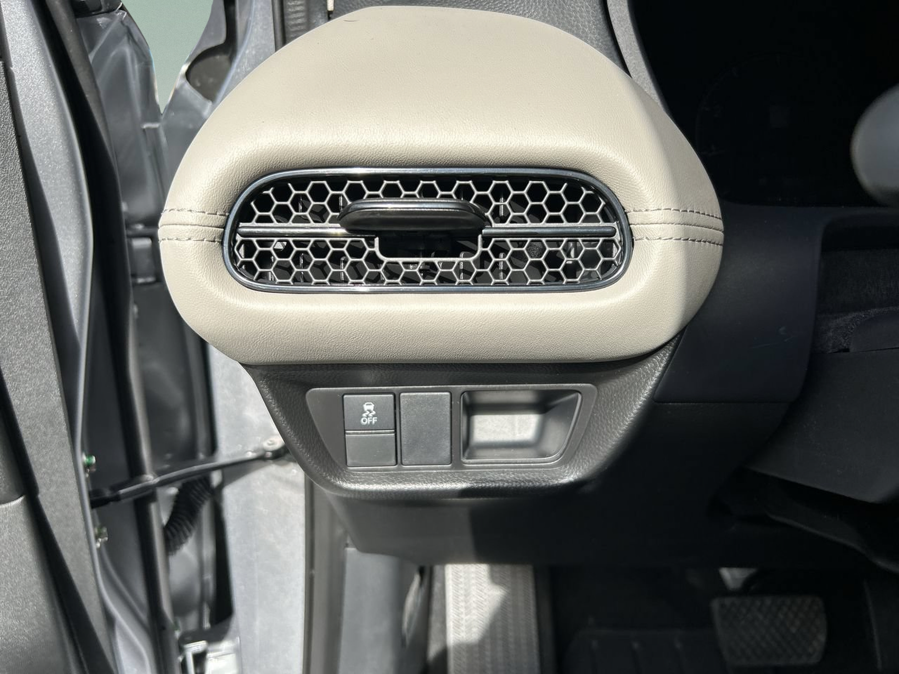 Certified 2025 Honda HR-V LX image 12