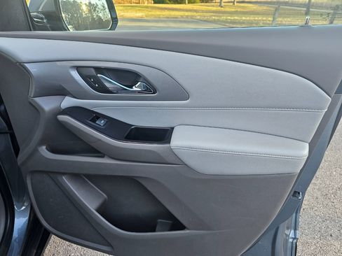 Used 2020 Chevrolet Traverse LT image 16
