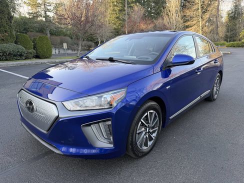 Used 2020 Hyundai Ioniq SE image 1