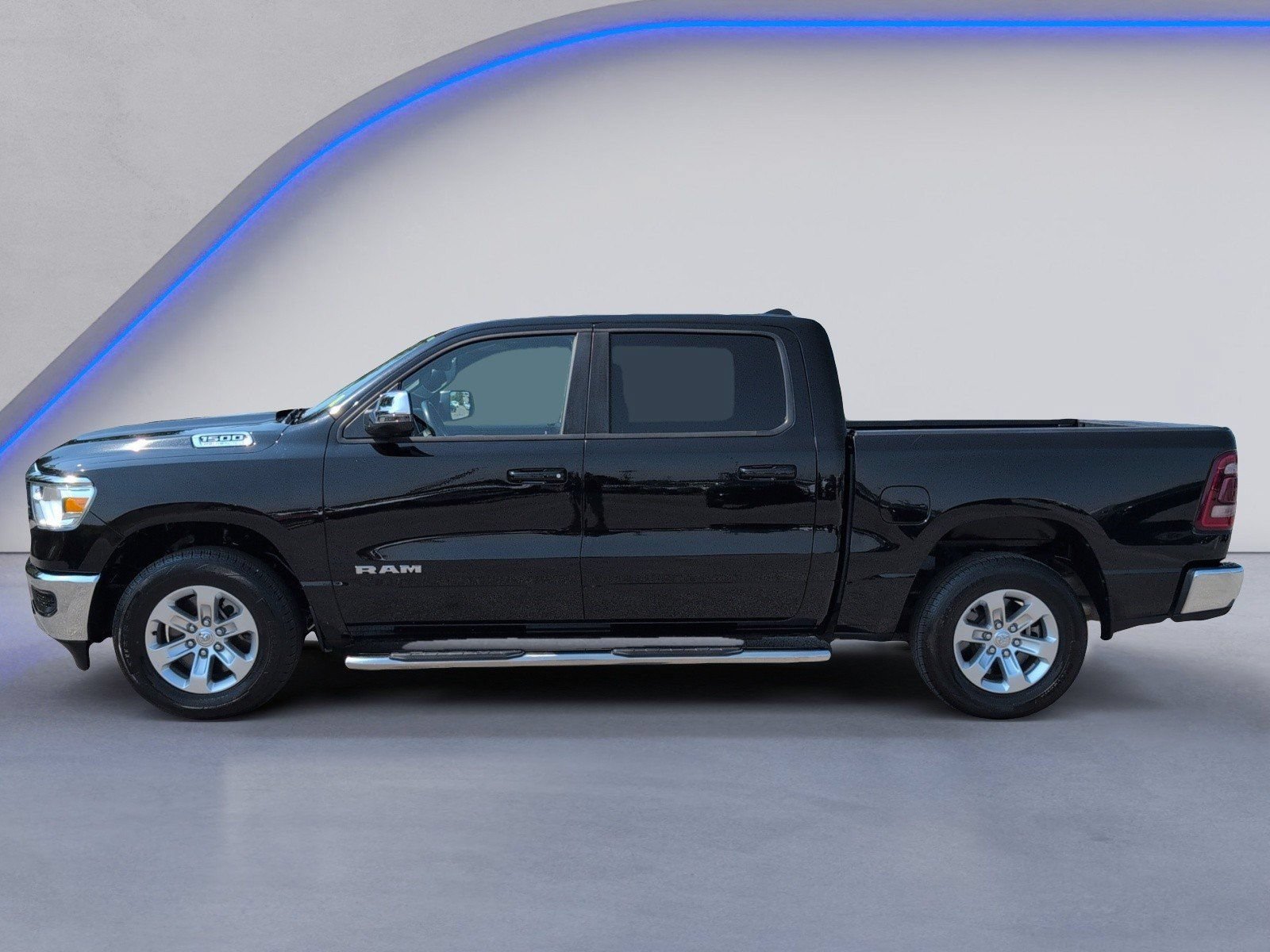 Used 2024 RAM 1500 Laramie AWD/4WD image 11