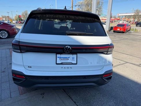 New 2026 Volkswagen Taos SE FWD image 5