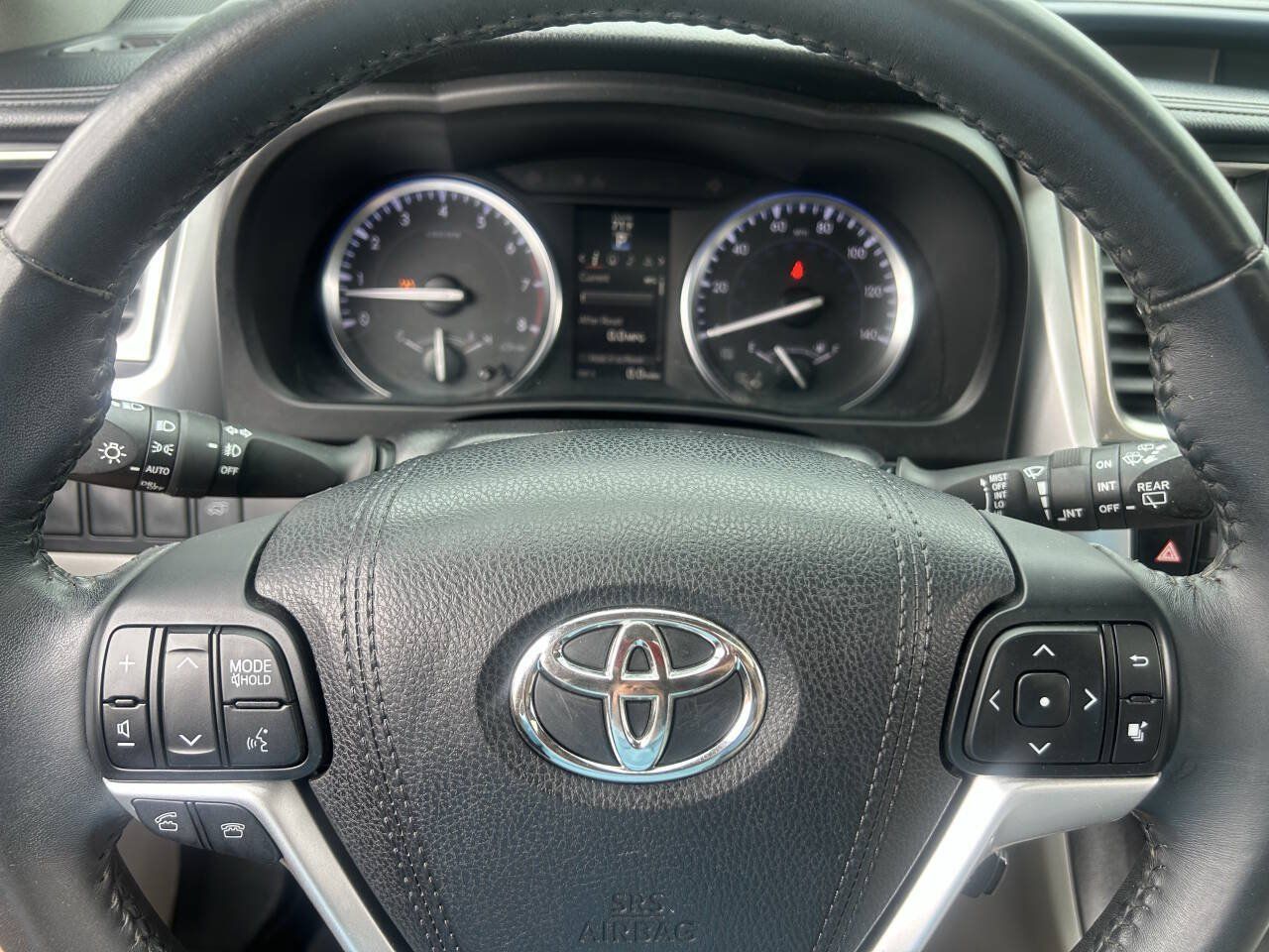Used 2016 Toyota Highlander XLE AWD/4WD image 41