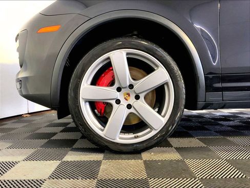 Used 2015 Porsche Cayenne Turbo image 11