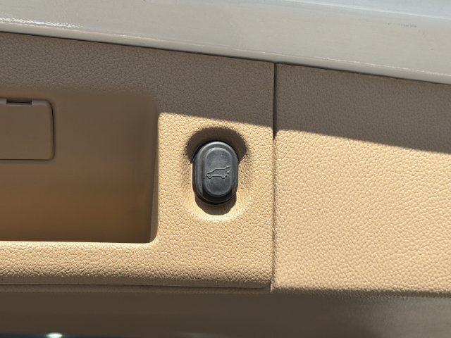 Used 2019 Cadillac Escalade Platinum RWD image 21