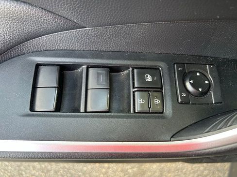 Used 2021 Toyota RAV4 LE FWD image 17