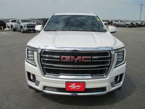 Used 2023 GMC Yukon XL SLT w/ SLT Luxury Package image 14