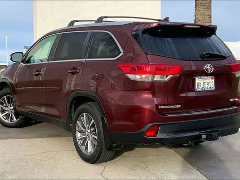 Used 2019 Toyota Highlander XLE image 12