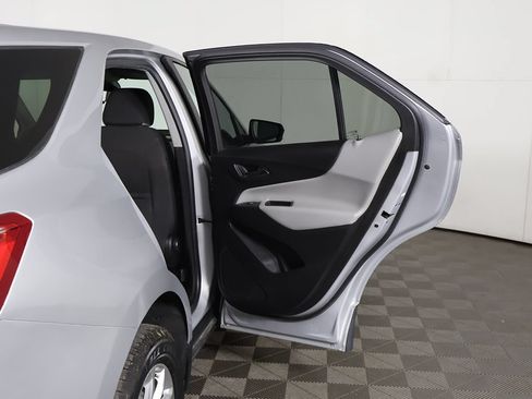 Used 2020 Chevrolet Equinox LS w/ LS Convenience Package FWD image 18