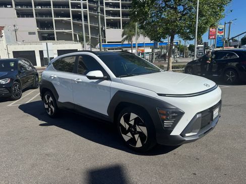 Used 2024 Hyundai Kona Limited image 2