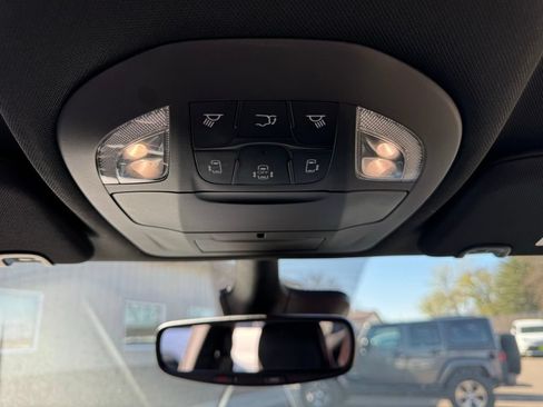 Used 2026 Chrysler Pacifica Select FWD image 26