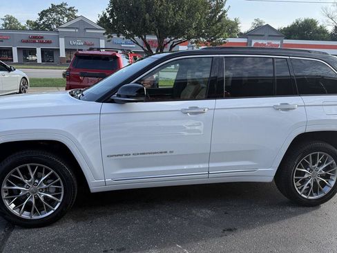 Used 2025 Jeep Grand Cherokee Summit AWD/4WD image 8