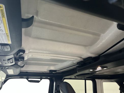 Used 2019 Jeep Wrangler Unlimited Sahara image 24