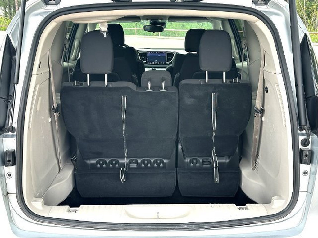 Used 2023 Chrysler Voyager LX FWD image 32