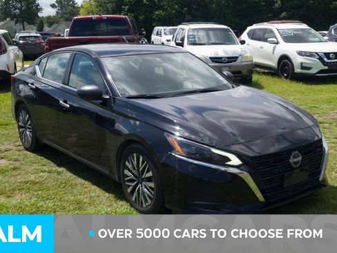Used 2024 Nissan Altima 2.5 SV FWD image 2