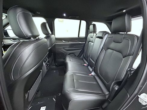 New 2025 Jeep Grand Cherokee Limited w/ Black Appearance Package AWD/4WD image 19