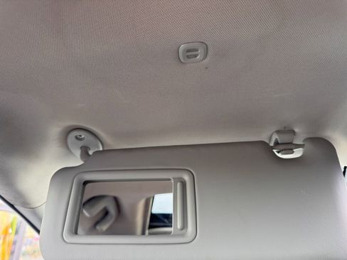 Used 2017 Toyota Corolla SE w/ SE Premium Package image 29