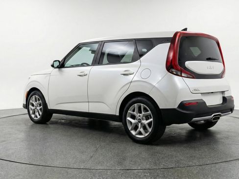 Used 2025 Kia Soul LX w/ LX Technology Package image 6