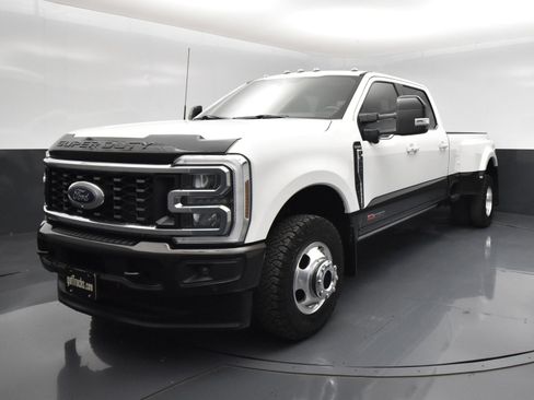Used 2024 Ford F350 King Ranch w/ FX4 Off-Road Package AWD/4WD image 2