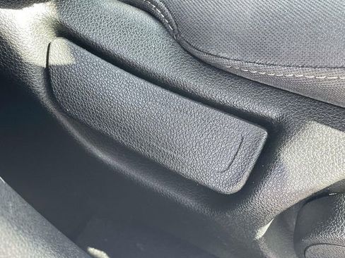 Used 2022 Kia Niro LXS image 19