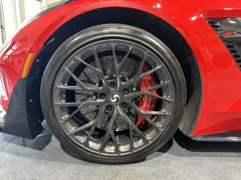 Used 2016 Chevrolet Corvette Z06 w/ 3LZ Preferred Equipment Group RWD image 7