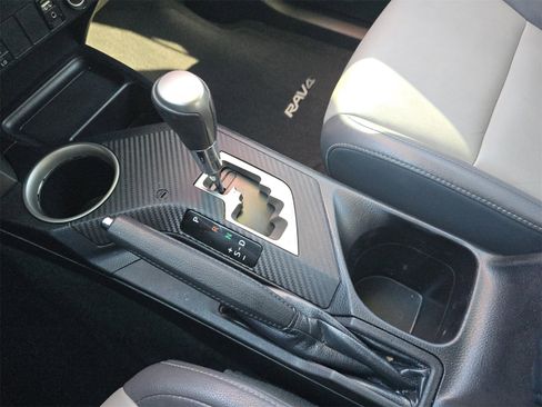 Used 2013 Toyota RAV4 Limited image 29