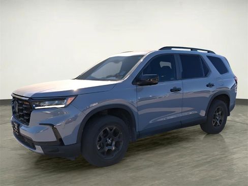 Certified 2025 Honda Pilot TrailSport image 1
