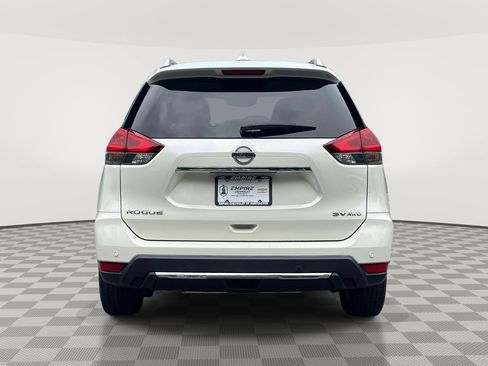 Used 2019 Nissan Rogue SV w/ Sun & Sound Touring Package AWD/4WD image 5