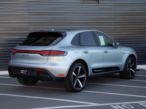 Certified 2024 Porsche Macan S AWD/4WD image 7