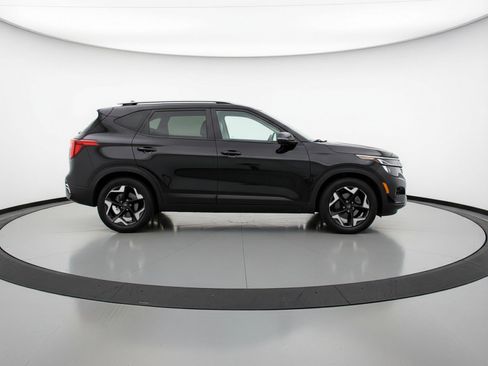 Used 2025 Kia Seltos S FWD image 11