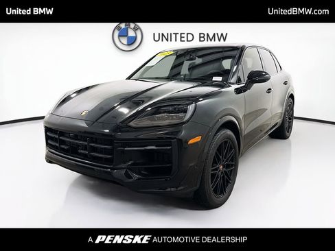 Used 2025 Porsche Cayenne image 1