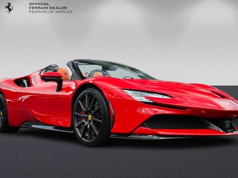 Used 2023 Ferrari SF90 Spider image 1