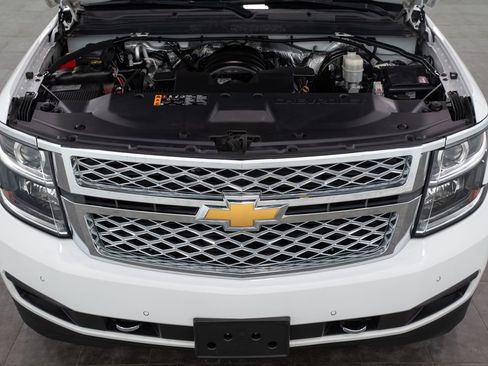 Used 2018 Chevrolet Suburban LT w/ LT Signature Package AWD/4WD image 3