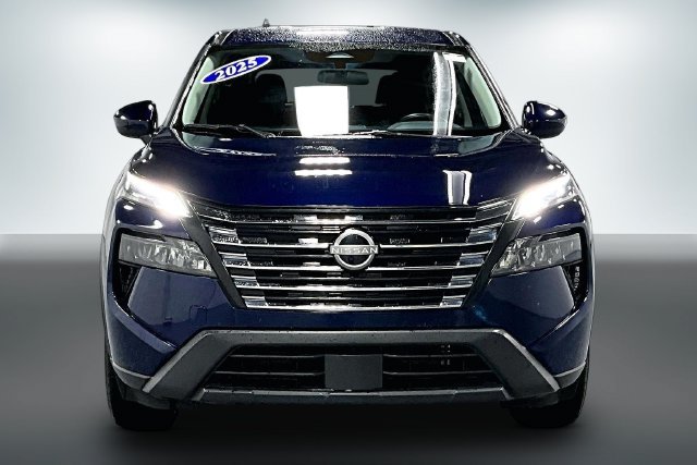 Used 2025 Nissan Rogue SV AWD/4WD image 2