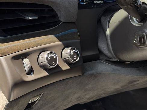 Used 2017 Cadillac Escalade Platinum AWD/4WD image 24
