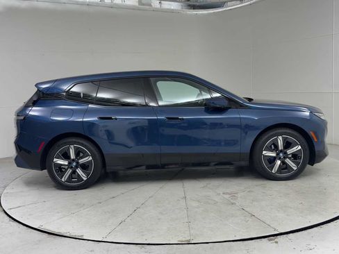 Used 2024 BMW iX xDrive50 w/ Sport Package AWD/4WD image 9