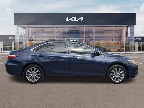Used 2017 Toyota Camry XLE image 3