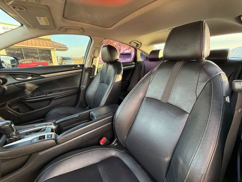 Used 2019 Honda Civic Touring image 16