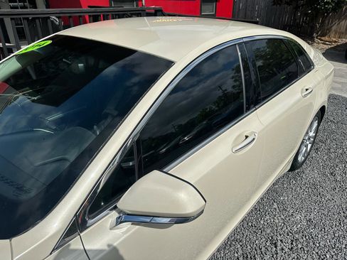 Used 2014 Lincoln MKZ image 4