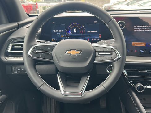 New 2026 Chevrolet Traverse LT w/ Sun and Wheel Package AWD/4WD image 2