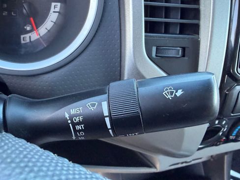 Used 2015 Toyota Tacoma PreRunner w/ SR5 Package RWD image 17